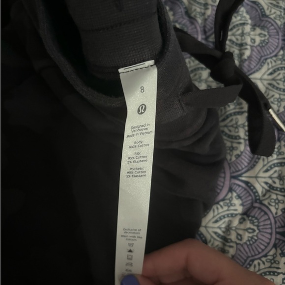 Lululemon scuba 28” sweatpants*NEVER WORN* - Picture 3 of 3